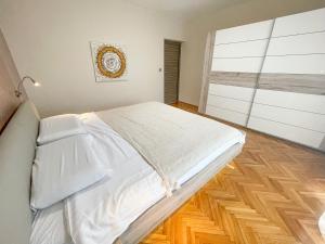 Posteľ alebo postele v izbe v ubytovaní Apartmani Oaza