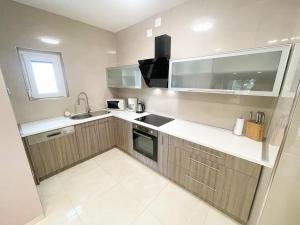 Kuchyňa alebo kuchynka v ubytovaní Apartmani Oaza