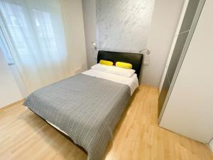 Posteľ alebo postele v izbe v ubytovaní Apartmani Oaza