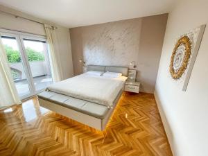 Posteľ alebo postele v izbe v ubytovaní Apartmani Oaza