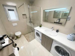 Kúpeľňa v ubytovaní Apartmani Oaza