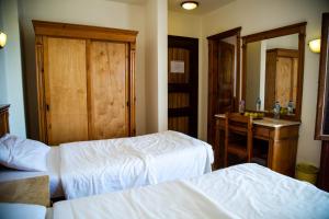 Ein Bett oder Betten in einem Zimmer der Unterkunft Dyarna Dahab Hotel