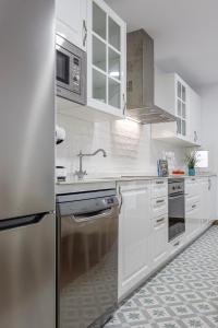 A kitchen or kitchenette at Cádiz caleta de cádiz 1