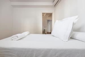 A bed or beds in a room at Cádiz caleta de cádiz 1