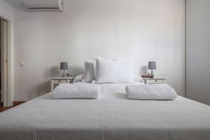A bed or beds in a room at Cádiz caleta de cádiz 1