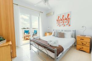 Posteľ alebo postele v izbe v ubytovaní Gennadi Dreams Holiday Villa