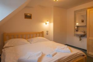 Letto o letti in una camera di Penzion Modrava