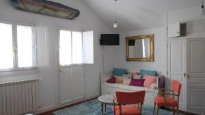 a living room with a couch and chairs and a mirror at HOTEL LA CASA DE LAS CAMELIAS in Busto