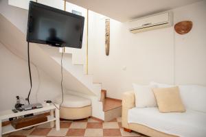 Villa Beni ~ 4-Bedroom Private House TV 또는 엔터테인먼트 센터