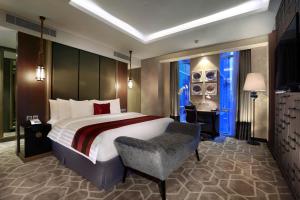 Postel nebo postele na pokoji v ubytování Aston Priority Simatupang Hotel and Conference Center