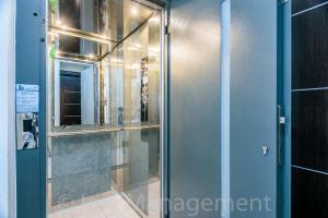Kép Elegant 2BR Apt Rooftop Pool & Walk to Old Town szállásáról Haniában a galériában