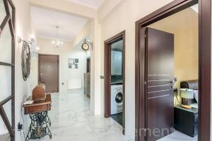 Kép Elegant 2BR Apt Rooftop Pool & Walk to Old Town szállásáról Haniában a galériában