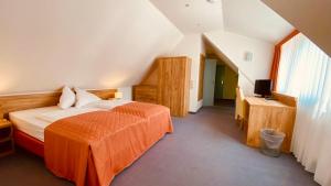 Postel nebo postele na pokoji v ubytování Hotel Erbgericht + 36 fotografií