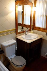 Koupelna v ubytování Apartamento rùstico Escunhau + 9 fotografií