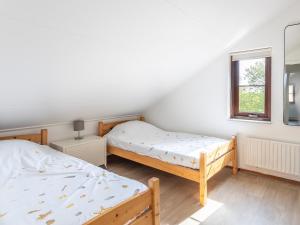 a bedroom with two beds and a window at Spaanse Galeien 106 in Retranchement