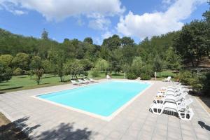สระว่ายน้ำที่อยู่ใกล้ ๆ หรือใน Villa Paradiso