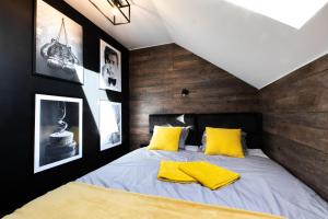 Posteľ alebo postele v izbe v ubytovaní Stylowe Apartamenty Plewiska