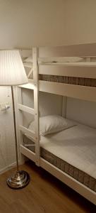Krevet ili kreveti na kat u jedinici u objektu Residence Garden Appartamenti Solandra