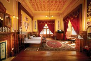 Afbeelding uit fotogalerij van WelcomHeritage Fernhills Royal Palace in Ooty