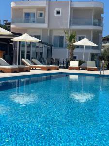 Bazén v ubytování Blue Water Hotel Ksamil nebo v jeho okolí