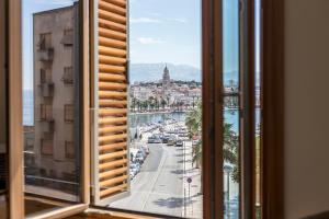Nespecifikovaný výhled na destinaci Split nebo výhled na město při pohledu z penzionu