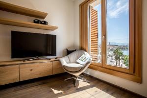 TV a/nebo společenská místnost v ubytování Seaview Luxury Retreat