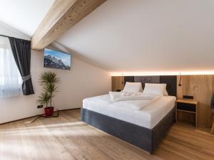 Uma cama ou camas num quarto em Dorfkaiser Appartements