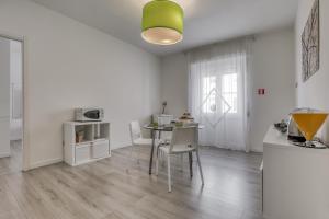 Kuchyň nebo kuchyňský kout v ubytování INTERZASTRADA B&B