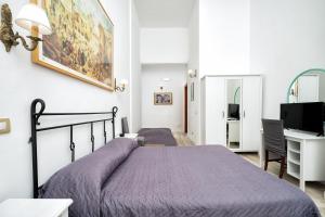 a bedroom with a bed and a flat screen tv at Hotel Fontana in Amalfi
