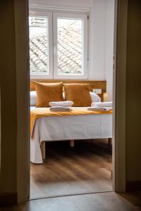 A bed or beds in a room at tuGuest S. Jerónimo Apartment