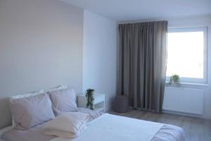 Кровать или кровати в номере Przestronne apartamenty na Mazurach