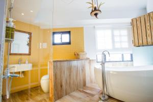 Koupelna v ubytování 4 Design Inn