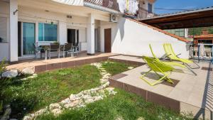Fotografie z fotogalerie ubytování Spacious apt w magnificent sea view & big terrace v destinaci Sumpetar