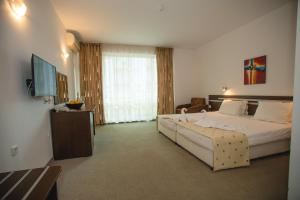 TV a/nebo společenská místnost v ubytování Deva Hotel - All Inclusive