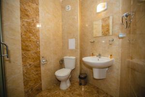 Koupelna v ubytování Deva Hotel - All Inclusive