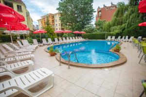 Bazén v ubytování Deva Hotel - All Inclusive nebo v jeho okolí