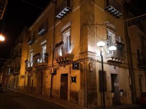 an old building with windows and a street light at Palazzo Gioffrè in Gela