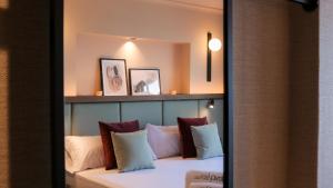 Postel nebo postele na pokoji v ubytování JovA Hotel Boutique