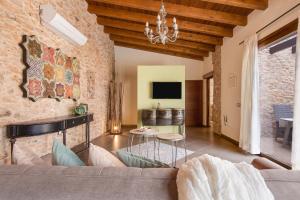 a living room with a couch and a tv at Casa Rural La Morisca in Tuineje