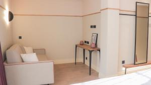 TV a/nebo společenská místnost v ubytování JovA Hotel Boutique