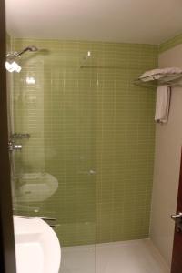 A bathroom at Hotel Ril Még 37 kép