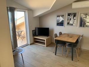 TV a/nebo společenská místnost v ubytování Apartments Nevenka i Josko