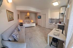 Kuchyň nebo kuchyňský kout v ubytování Studio Apartment Marella + 9 fotografií