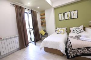 Postel nebo postele na pokoji v ubytování hotelise I Green-Rose Studio