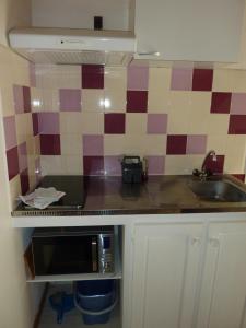 a small kitchen with a sink and a microwave at LE COURANT D'HUCHET in Moliets-et-Maa +28 photos