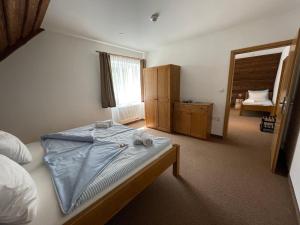 Postel nebo postele na pokoji v ubytování Hotel Kristian