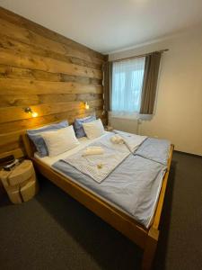 Postel nebo postele na pokoji v ubytování Hotel Kristian
