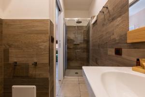 Koupelna v ubytování Terrae Rooms Rental + 29 fotografií