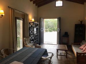 a room with a table and a door to a patio at Finca Las Tortugas in Campos