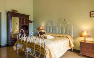 سرير أو أسرّة في غرفة في Villa delle Vigne